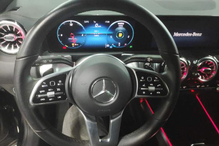 Used Mercedes-Benz GLB 2022 Second Facelift GLB 200 Dynamic Edition Steering Wheel