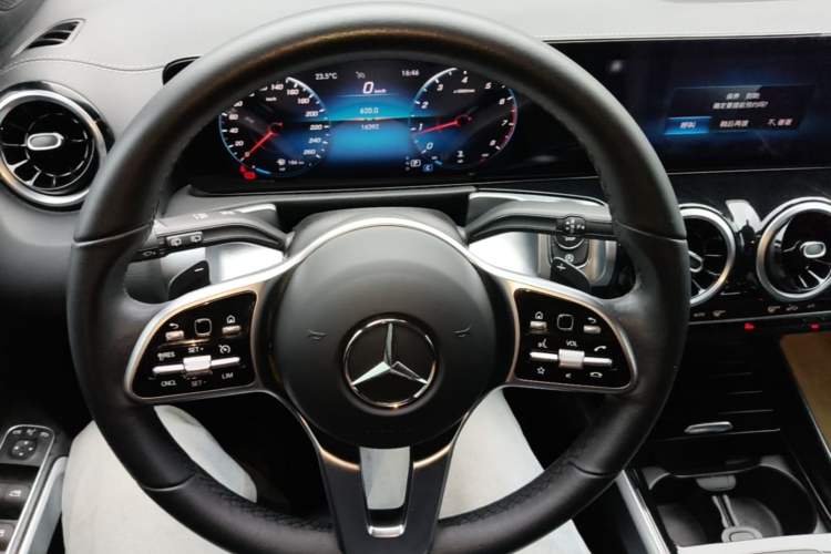 Used Mercedes-Benz GLB 2022 Second Facelift GLB 200 Fashion Edition Steering Wheel