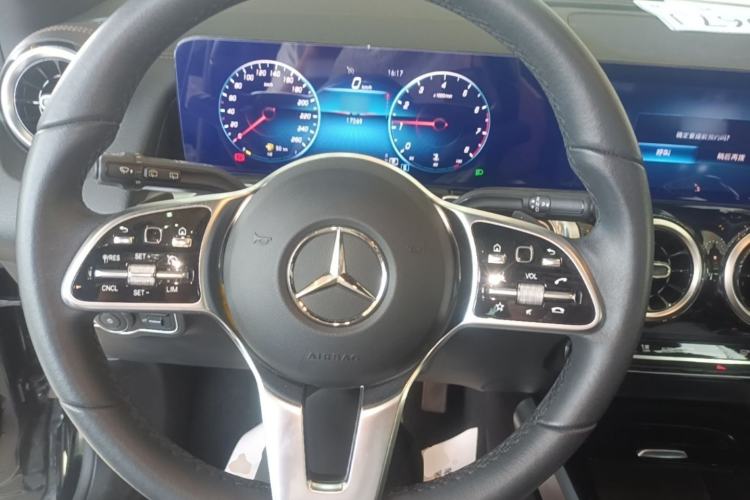 Used Mercedes-Benz GLB 2022 Second Facelift GLB 200 Dynamic Edition Steering Wheel