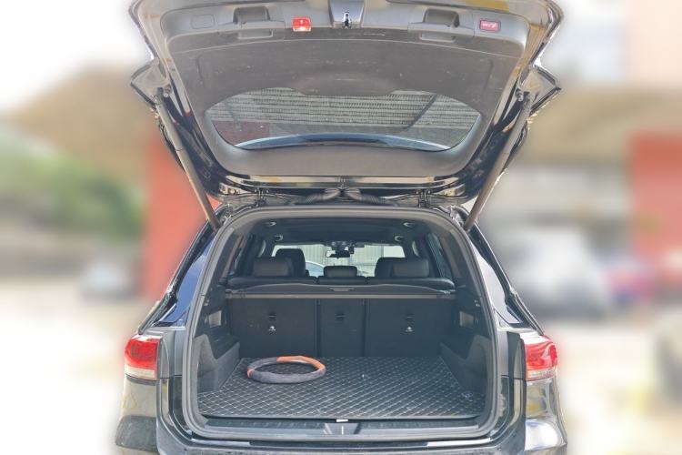 Used Mercedes-Benz GLB 2022 Refresh GLB 200 Dynamic Edition Trunk