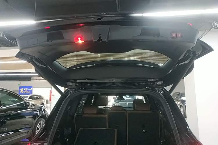 Used Mercedes-Benz GLB 2022 Second Facelift GLB 200 Fashion Edition Trunk