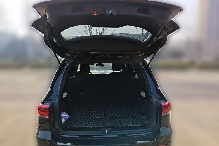 Used Mercedes-Benz GLB 2022 Second Facelift GLB 200 Fashion Edition Trunk