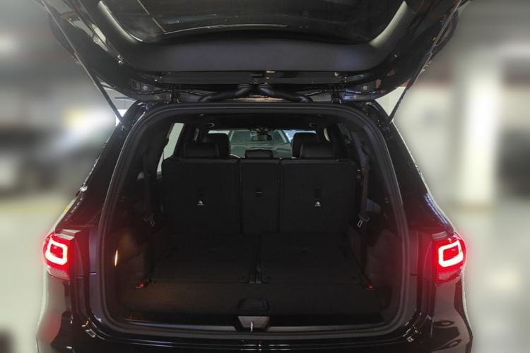 Used Mercedes-Benz GLB 2022 Second Facelift GLB 200 Fashion Edition Trunk