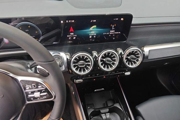 Used Mercedes-Benz GLB 2022 Updated GLB 200 Fashion Edition Audio And AC Panel