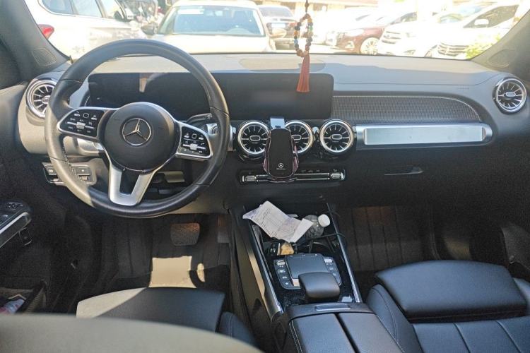Used Mercedes-Benz GLB 2022 GLB 200 Stylish Edition Center Console