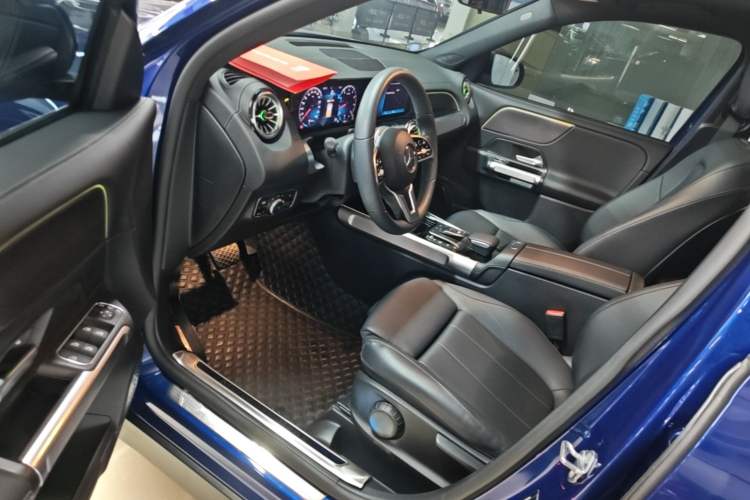 Used Mercedes-Benz GLB 2022 GLB 220 Dynamic Edition Driver Seat