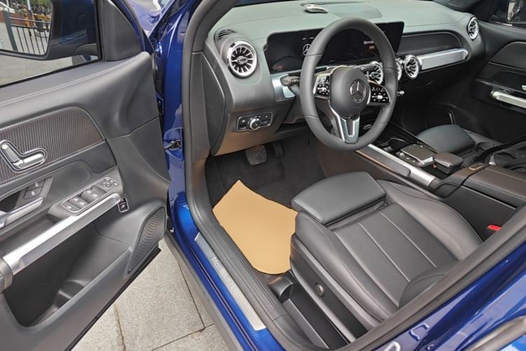 Used Mercedes-Benz GLB 2022 Updated GLB 200 Fashion Edition Driver Seat