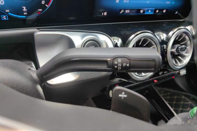 Used Mercedes-Benz GLB 2022 GLB 200 Stylish Edition Gear Lever