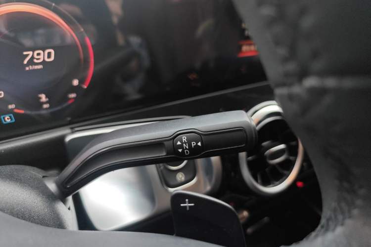 Used Mercedes-Benz GLB 2022 Second Facelift GLB 200 Fashion Edition Gear Lever