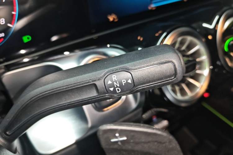 Used Mercedes-Benz GLB 2022 GLB 220 Dynamic Edition Gear Lever