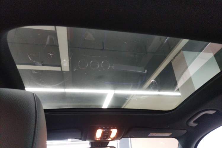 Used Mercedes-Benz GLB 2022 Refresh GLB 200 Dynamic Edition Headliner