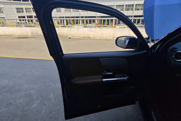 Used Mercedes-Benz GLB 2022 Second Facelift GLB 200 Fashion Edition Left Front Door Interior