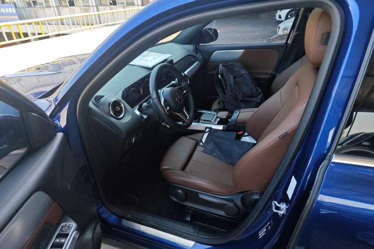 Used Mercedes-Benz GLB 2022 Second Facelift GLB 200 Fashion Edition Left Front Seat