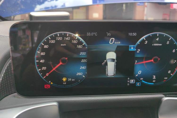 Used Mercedes-Benz GLB 2022 GLB 200 Stylish Edition Odometer Close Up