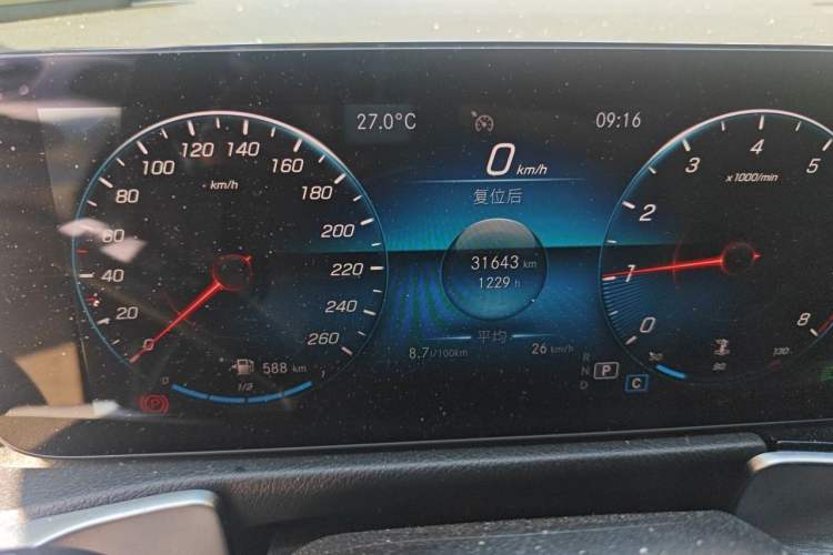 Used Mercedes-Benz GLB 2022 GLB 200 Stylish Edition Odometer Close Up