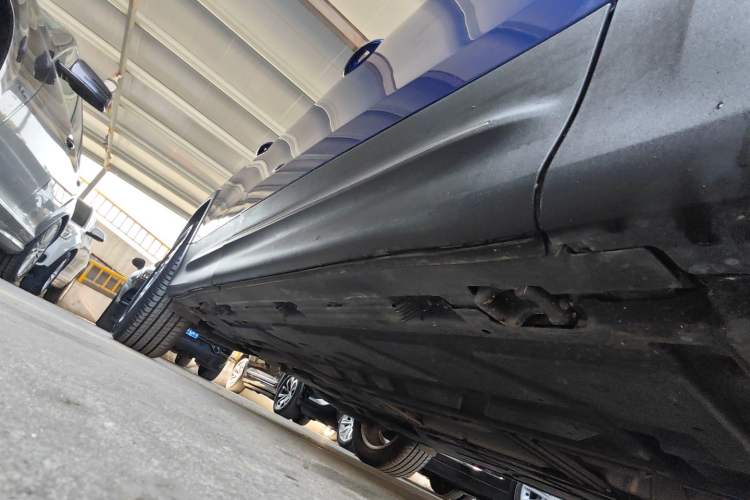 Used Mercedes-Benz GLB 2022 Second Facelift GLB 200 Fashion Edition Right Side Sill