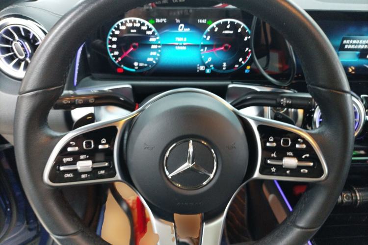 Used Mercedes-Benz GLB 2022 Refresh GLB 200 Dynamic Edition Steering Wheel