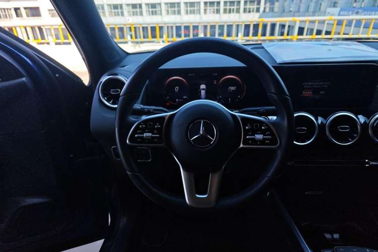Used Mercedes-Benz GLB 2022 Second Facelift GLB 200 Fashion Edition Steering Wheel