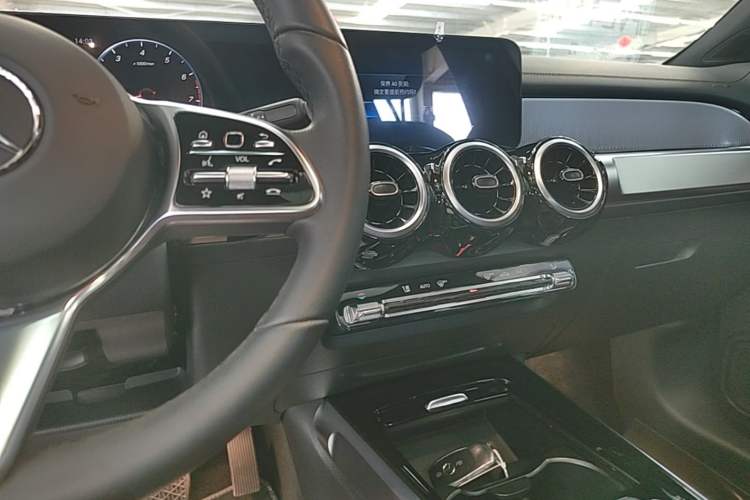 Used Mercedes-Benz GLB 2022 GLB 200 Dynamic Edition Audio And AC Panel