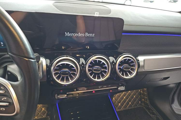 Used Mercedes-Benz GLB 2022 GLB 220 Dynamic Edition Audio And AC Panel