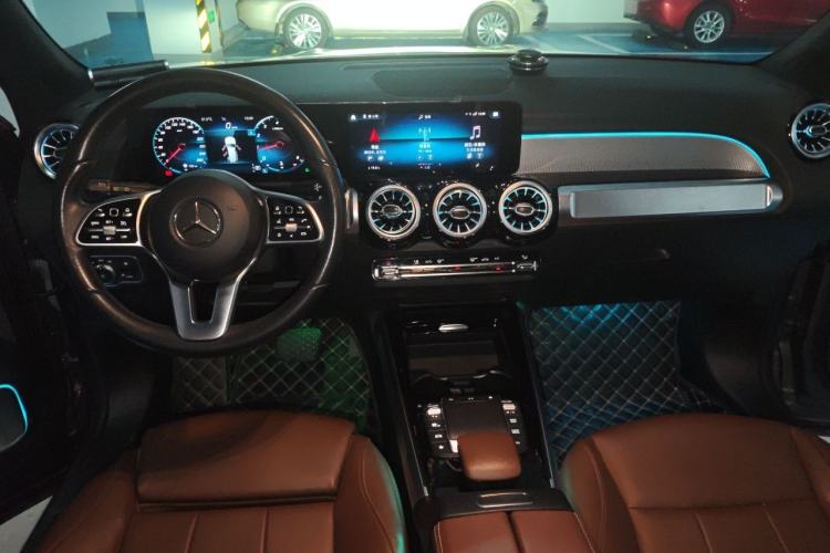 Used Mercedes-Benz GLB 2022 Second Facelift GLB 200 Fashion Edition Center Console