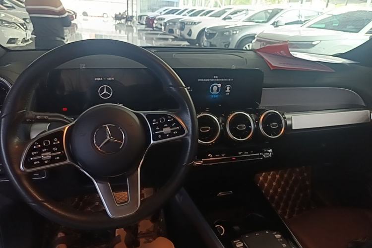 Used Mercedes-Benz GLB 2022 Second Facelift GLB 200 Fashion Edition Center Console