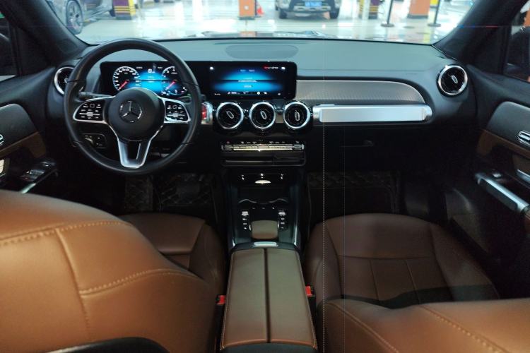 Used Mercedes-Benz GLB 2022 Second Facelift GLB 200 Fashion Edition Center Console