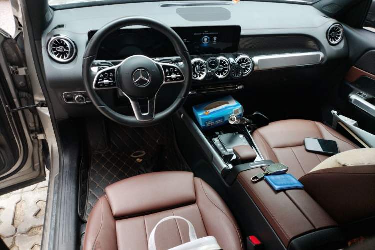 Used Mercedes-Benz GLB 2022 GLB 220 Fashion Model Center Console
