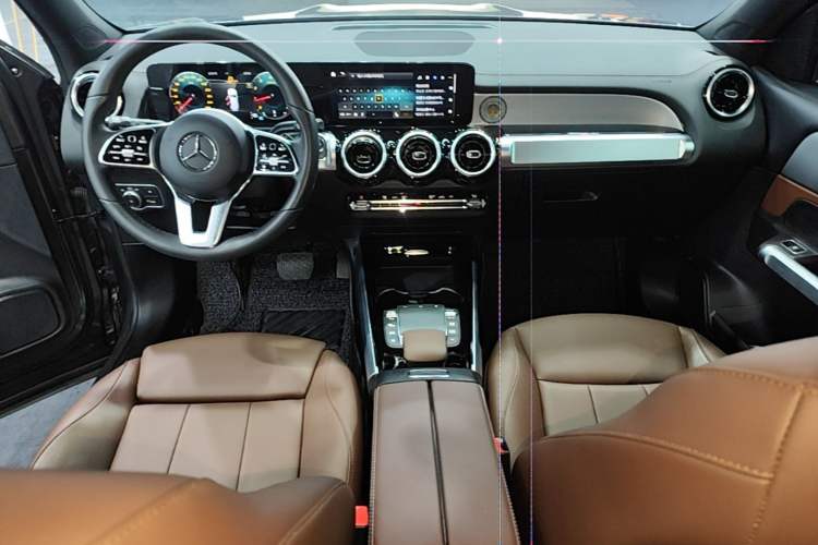 Used Mercedes-Benz GLB 2022 Second Facelift GLB 200 Fashion Edition Center Console