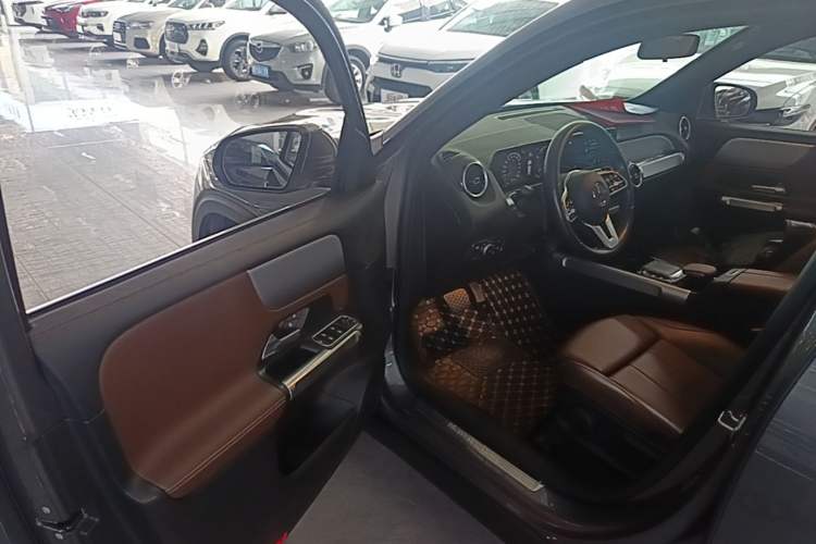 Used Mercedes-Benz GLB 2022 Second Facelift GLB 200 Fashion Edition Driver Seat