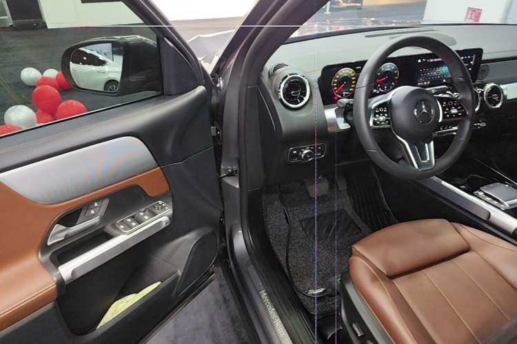 Used Mercedes-Benz GLB 2022 Second Facelift GLB 200 Fashion Edition Driver Seat