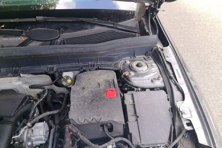 Used Mercedes-Benz GLB 2022 Second Facelift GLB 200 Fashion Edition Engine Bay Left