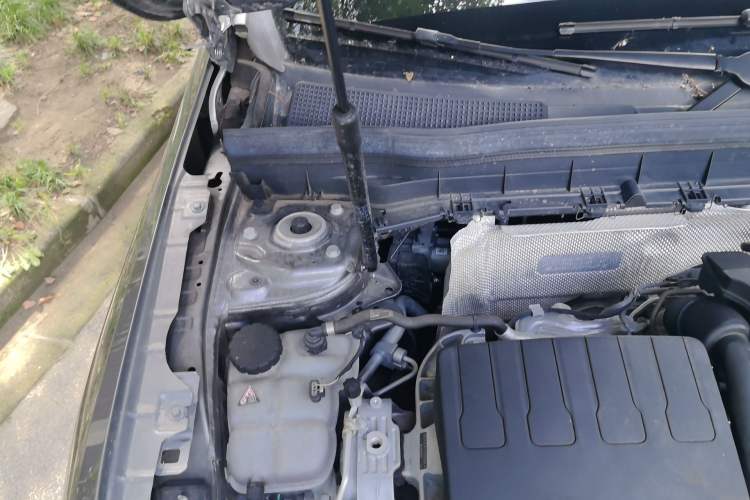 Used Mercedes-Benz GLB 2022 Second Facelift GLB 200 Fashion Edition Engine Bay Right