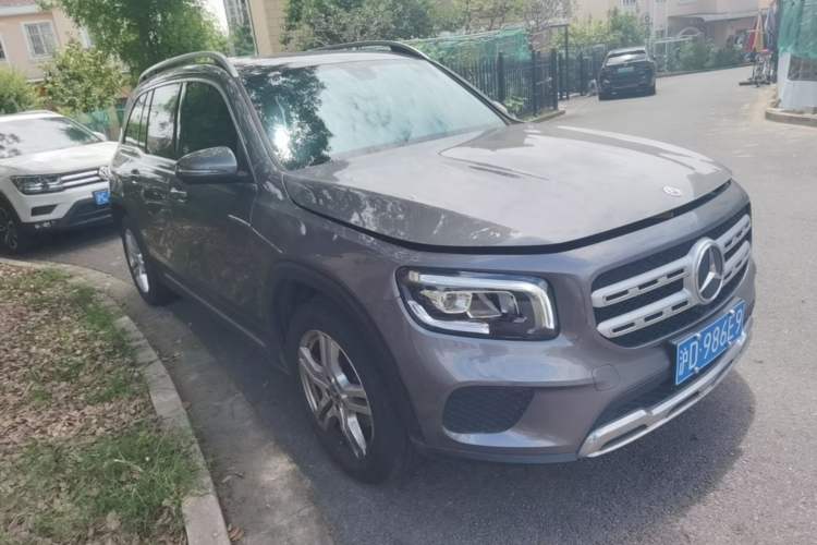 Used Mercedes-Benz GLB 2022 Second Facelift GLB 200 Dynamic Edition Front Right 45 Deg