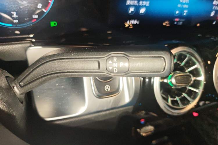 Used Mercedes-Benz GLB 2022 Second Facelift GLB 200 Fashion Edition Gear Lever