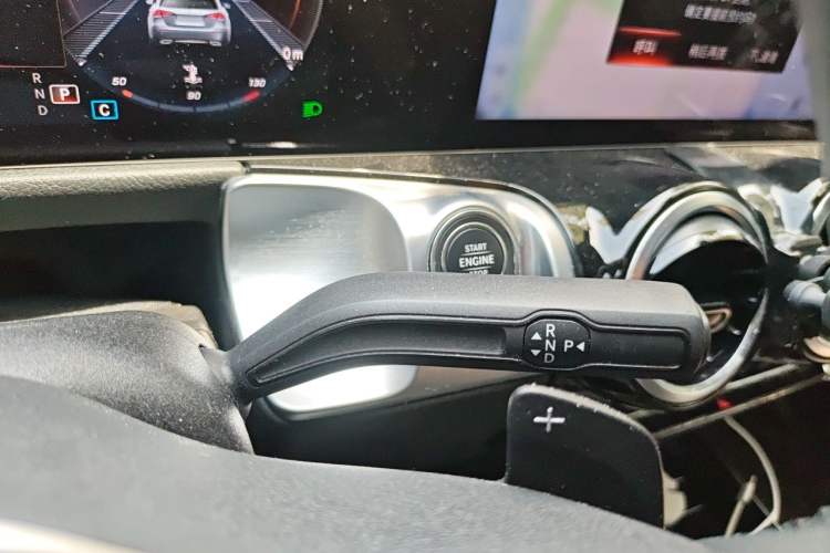 Used Mercedes-Benz GLB 2022 Second Facelift GLB 200 Dynamic Edition Gear Lever