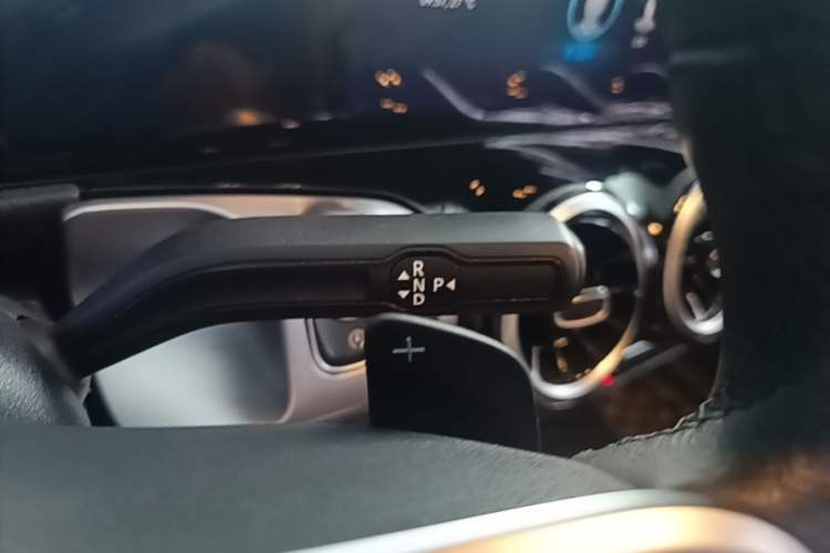 Used Mercedes-Benz GLB 2022 Second Facelift GLB 200 Fashion Edition Gear Lever