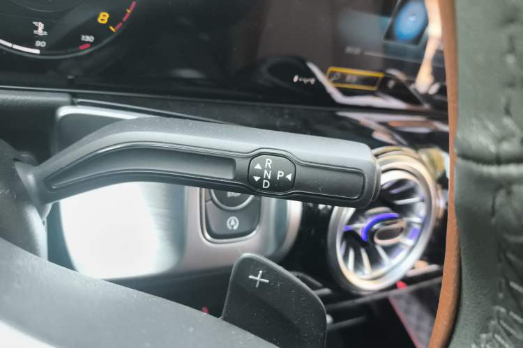 Used Mercedes-Benz GLB 2022 Second Facelift GLB 200 Fashion Edition Gear Lever