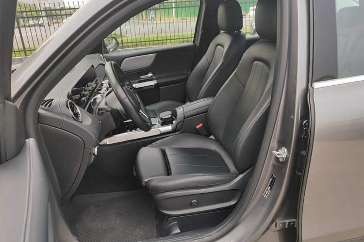 Used Mercedes-Benz GLB 2022 Second Facelift GLB 200 Dynamic Edition Left Front Seat