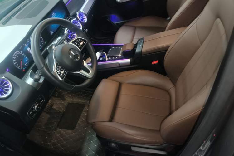 Used Mercedes-Benz GLB 2022 GLB 220 Fashion Model Left Front Seat