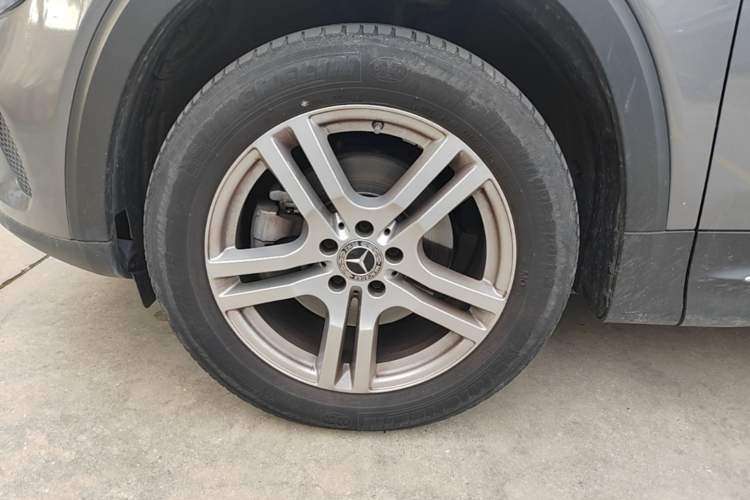 Used Mercedes-Benz GLB 2022 Second Facelift GLB 200 Dynamic Edition Left Front Wheel Hub