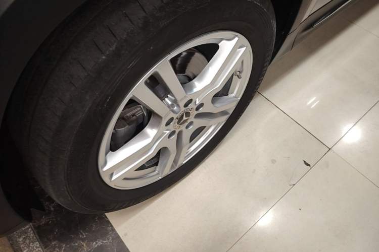 Used Mercedes-Benz GLB 2022 Refresh GLB 200 Dynamic Edition Left Front Wheel Hub