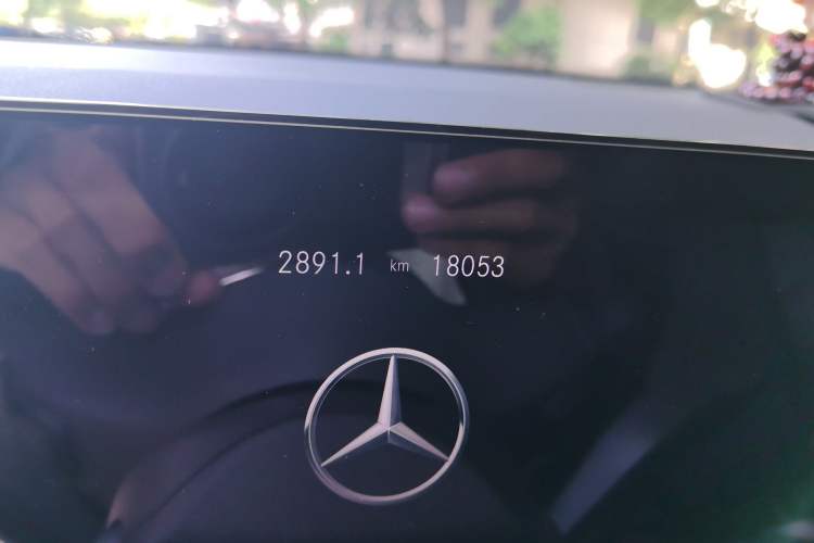 Used Mercedes-Benz GLB 2022 Second Facelift GLB 200 Fashion Edition Odometer Close Up