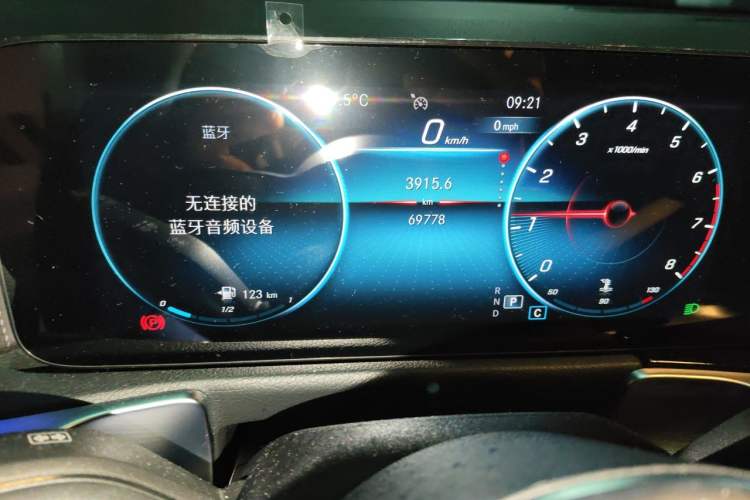 Used Mercedes-Benz GLB 2022 GLB 220 Fashion Model Odometer Close Up