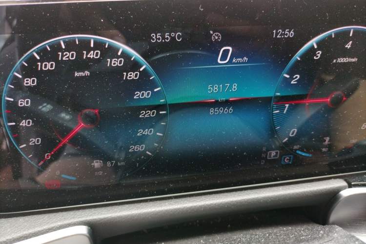 Used Mercedes-Benz GLB 2022 GLB 220 Fashion Model Odometer Close Up