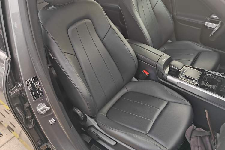 Used Mercedes-Benz GLB 2022 Second Facelift GLB 200 Dynamic Edition Right Front Seat