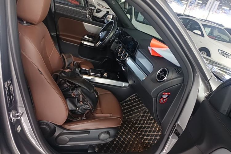 Used Mercedes-Benz GLB 2022 Second Facelift GLB 200 Fashion Edition Right Front Seat