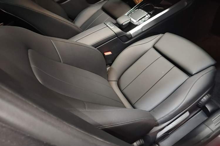 Used Mercedes-Benz GLB 2022 Refresh GLB 200 Dynamic Edition Right Front Seat