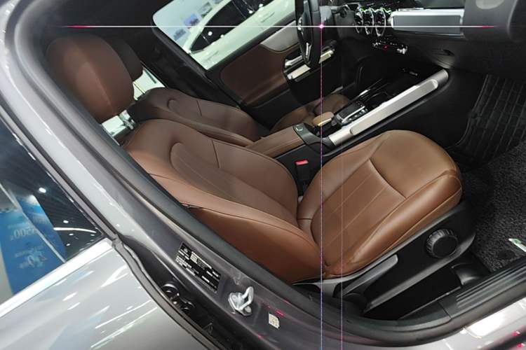 Used Mercedes-Benz GLB 2022 Second Facelift GLB 200 Fashion Edition Right Front Seat