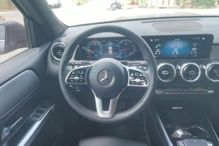 Used Mercedes-Benz GLB 2022 Second Facelift GLB 200 Dynamic Edition Steering Wheel